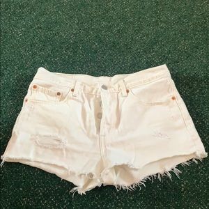 White Levi’s Shorts